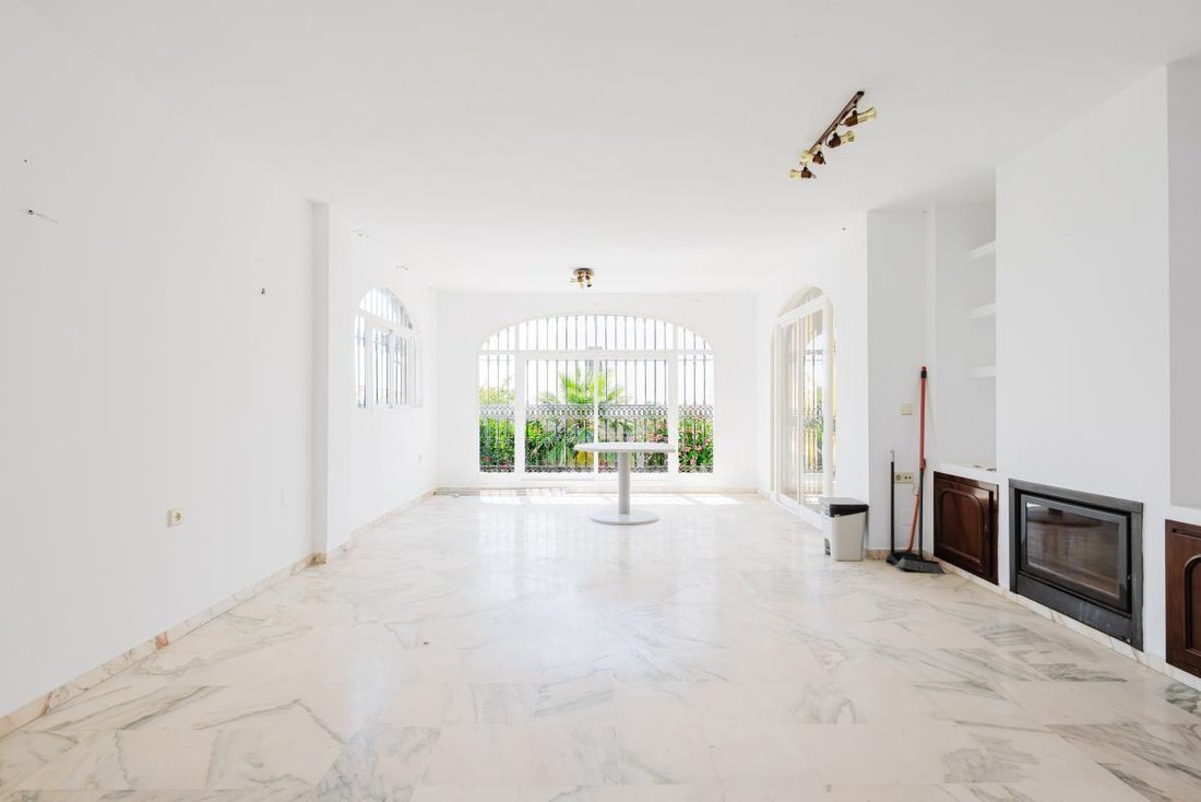 Villa in Benalmadena, Andalusia, Spain 4 - 18298609