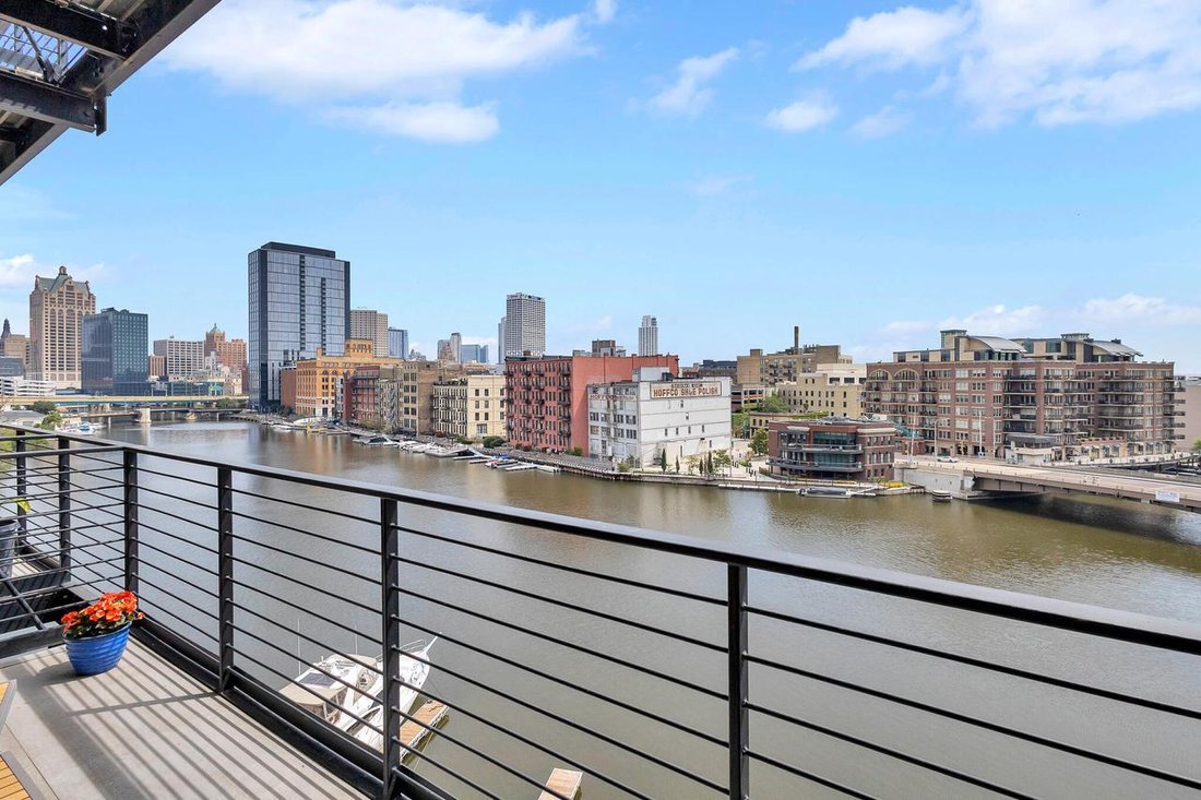 Condo in Milwaukee, Wisconsin, United States 1 - 18320770