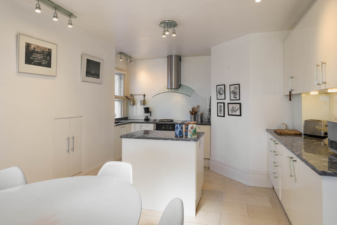 Apartment in Campden Hill, Kensington And Chelsea, England 4 - 18319484