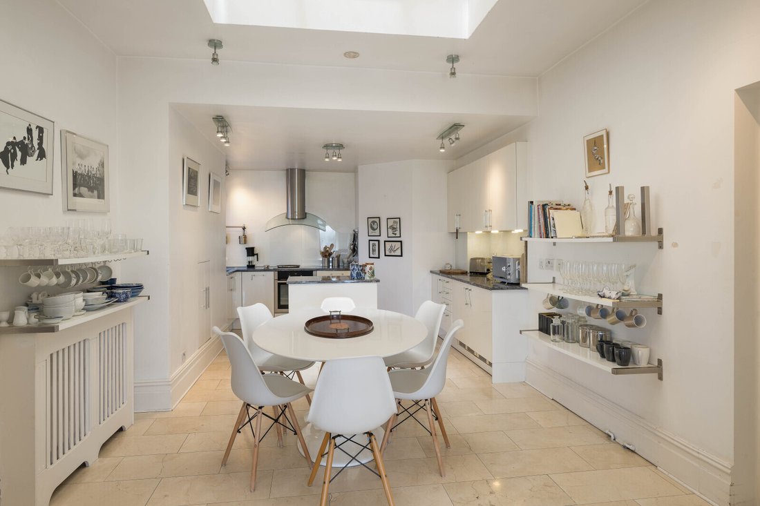 Apartment in Campden Hill, Kensington And Chelsea, England 5 - 18319484