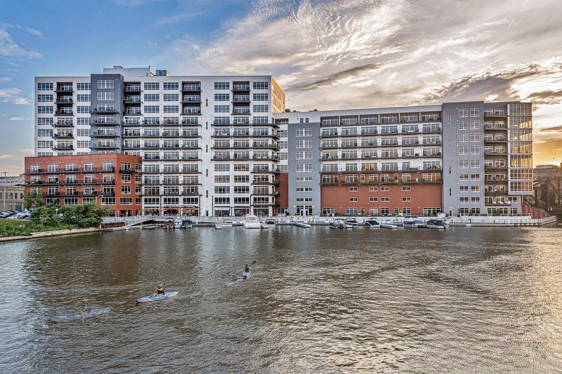 Condo in Milwaukee, Wisconsin, United States 2 - 18320770