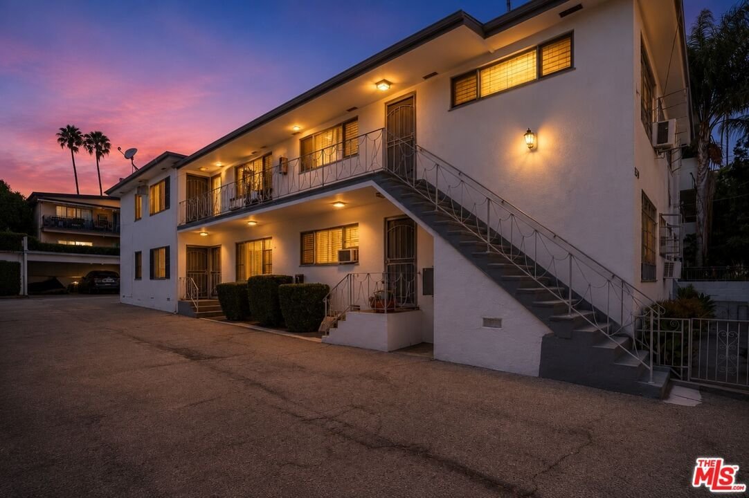 Los Angeles, California, United States 3 - 18322893