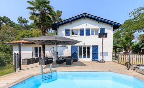 House in Saint-Laurent-de-Gosse, Nouvelle-Aquitaine, France 1