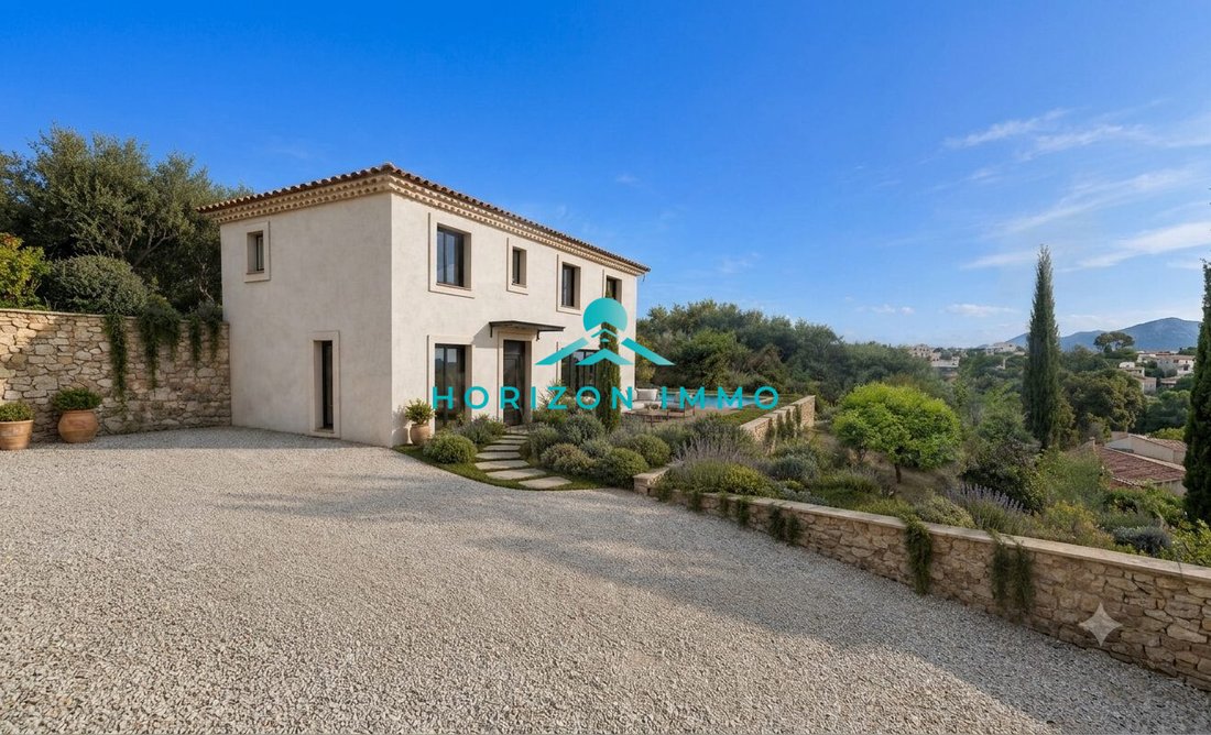 Villa in Saint-Laurent-du-Var, Provence-Alpes-Côte d'Azur, France 2 - 18323728