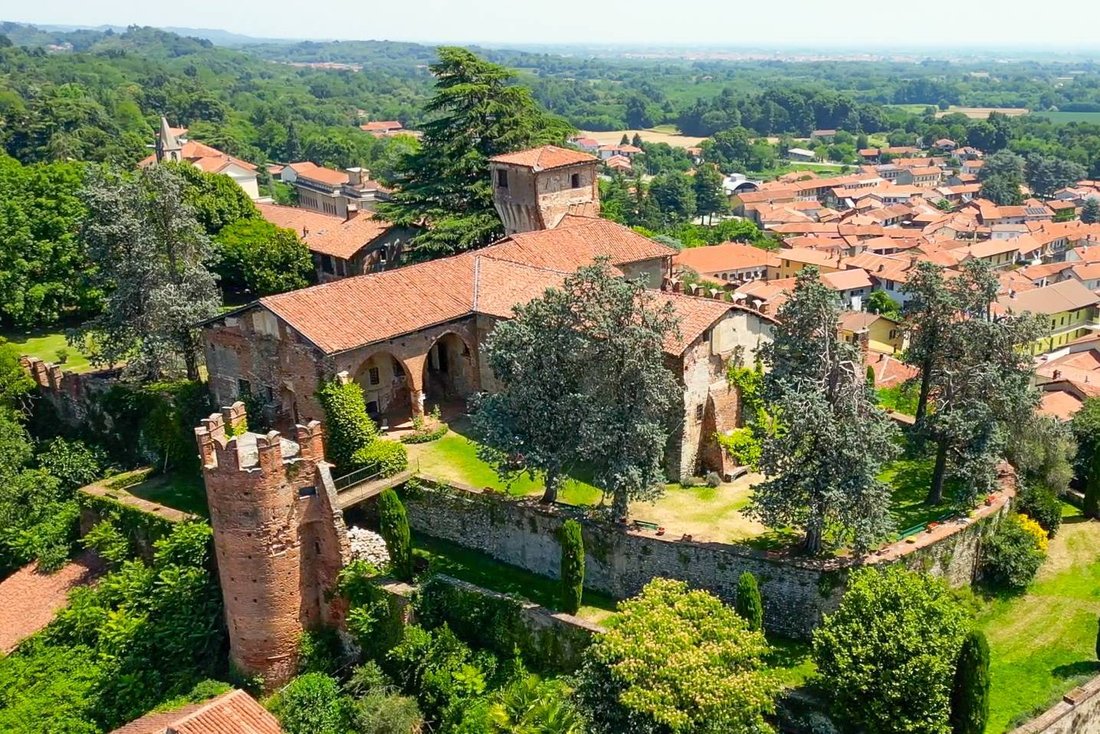 Castle in Moncrivello, Piedmont, Italy 1 - 18303285