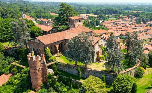 Castillo en Moncrivello, Piamonte, Italia 1
