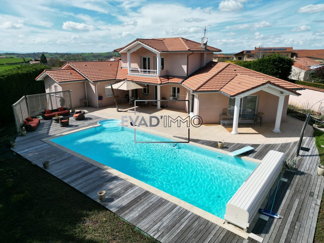 Villa in Chazelles-sur-Lyon, Auvergne-Rhône-Alpes, France 1 - 18323695