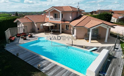 Villa in Chazelles-sur-Lyon, Auvergne-Rhône-Alpes, France 1