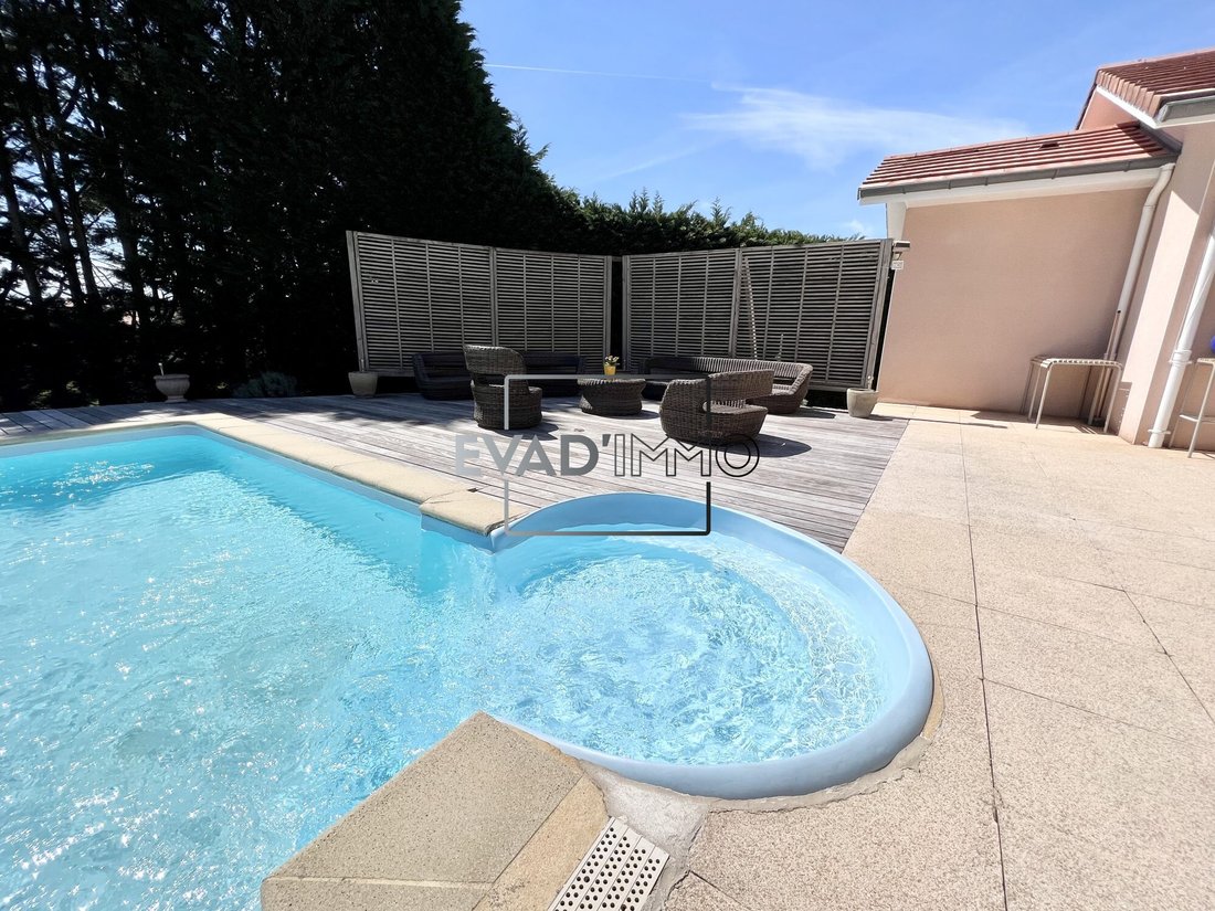Villa in Chazelles-sur-Lyon, Auvergne-Rhône-Alpes, France 3 - 18323695