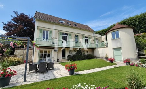 House in Fontainebleau, Ile-de-France, France 1