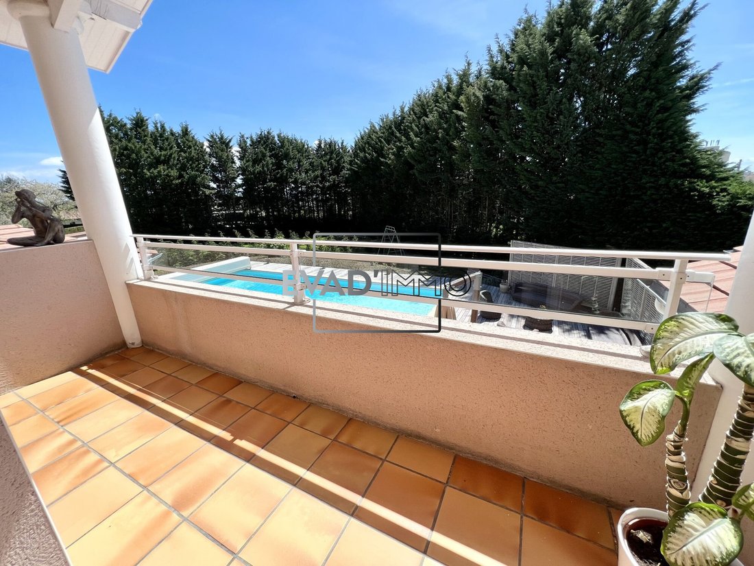 Villa in Chazelles-sur-Lyon, Auvergne-Rhône-Alpes, France 2 - 18323695