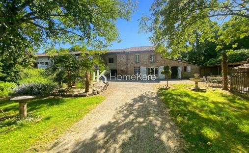 House in Nord Est, Grenade, France 1