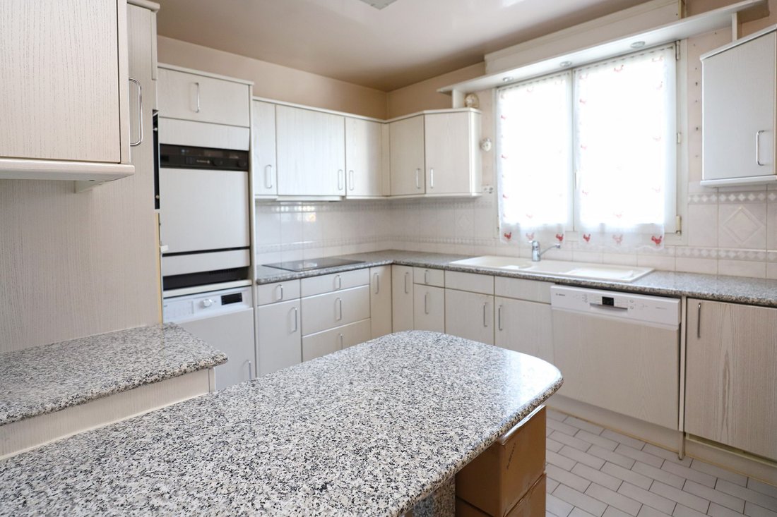 Apartment in Arrondissement of Bobigny, Ile-de-France, France 5 - 18323731