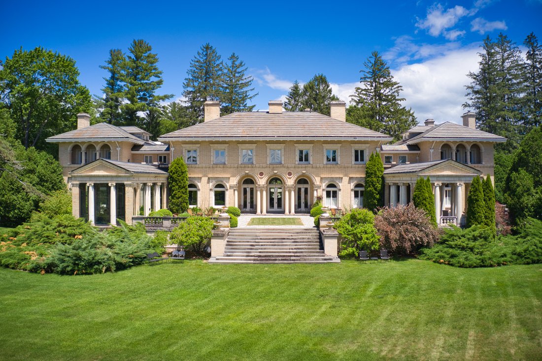 Stockbridge, Massachusetts, United States 2 - 18323831