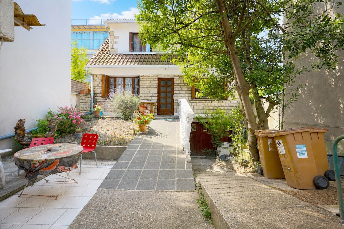 House in Arrondissement of Bobigny, Ile-de-France, France 2 - 18323768