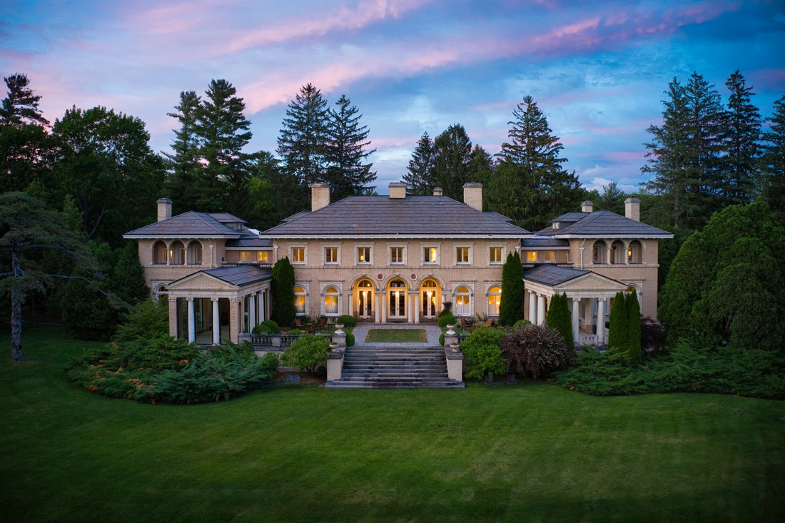 Stockbridge, Massachusetts, United States 1 - 18323831