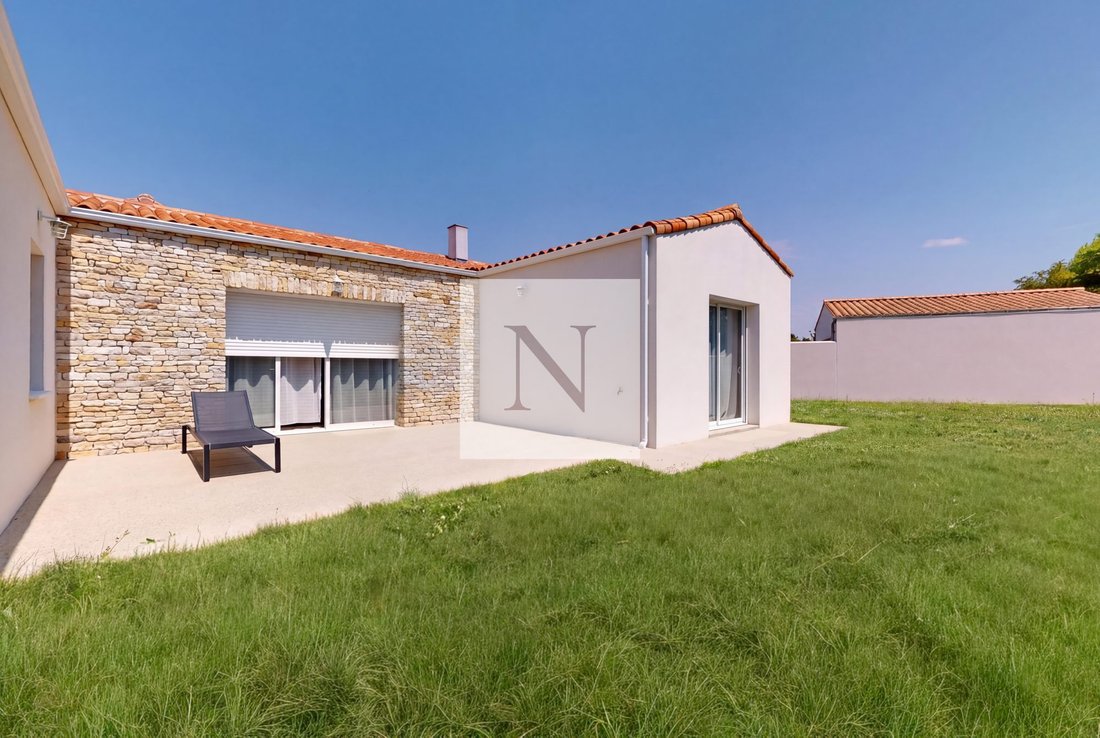 House in Saint-Sauveur-d'Aunis, Nouvelle-Aquitaine, France 1 - 18229289