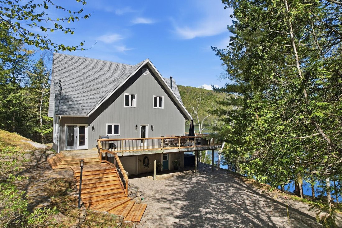 House in Amherst, Quebec, Canada 3 - 18205384
