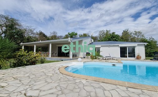 Villa in Le Gosier, Grande-Terre, Guadeloupe 1