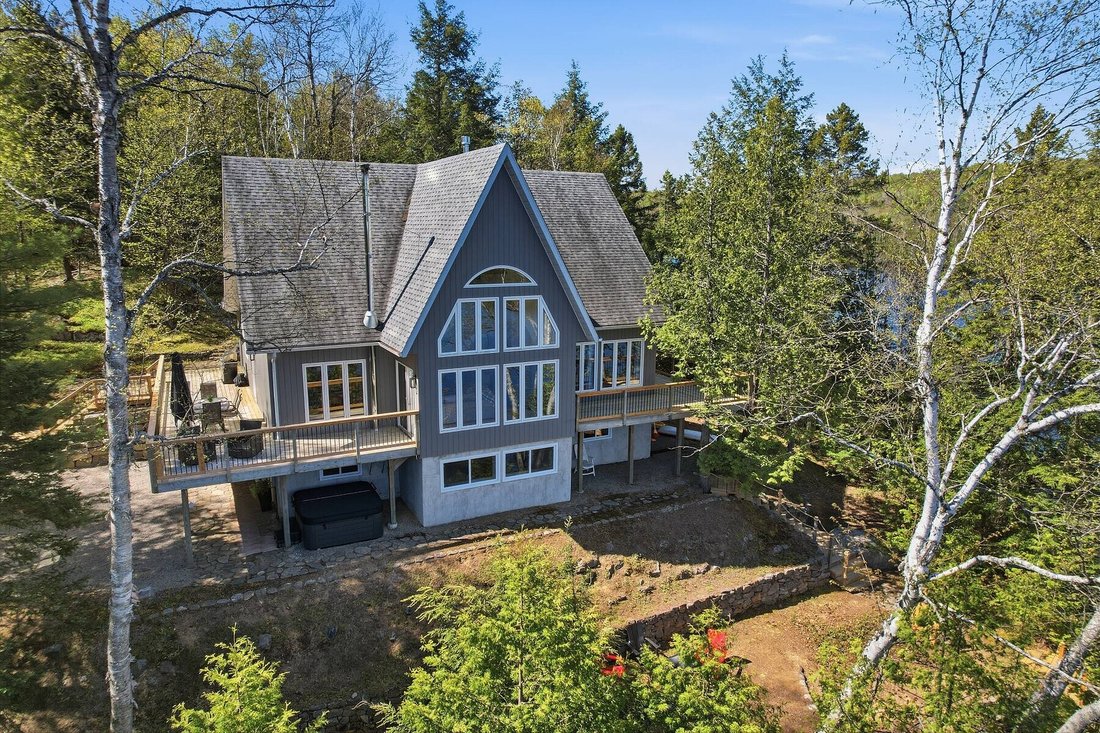 House in Amherst, Quebec, Canada 2 - 18205384
