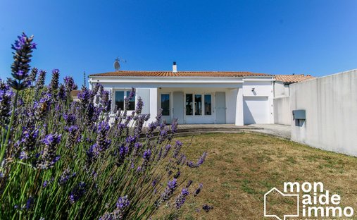 House in Marsilly, Nouvelle-Aquitaine, France 1