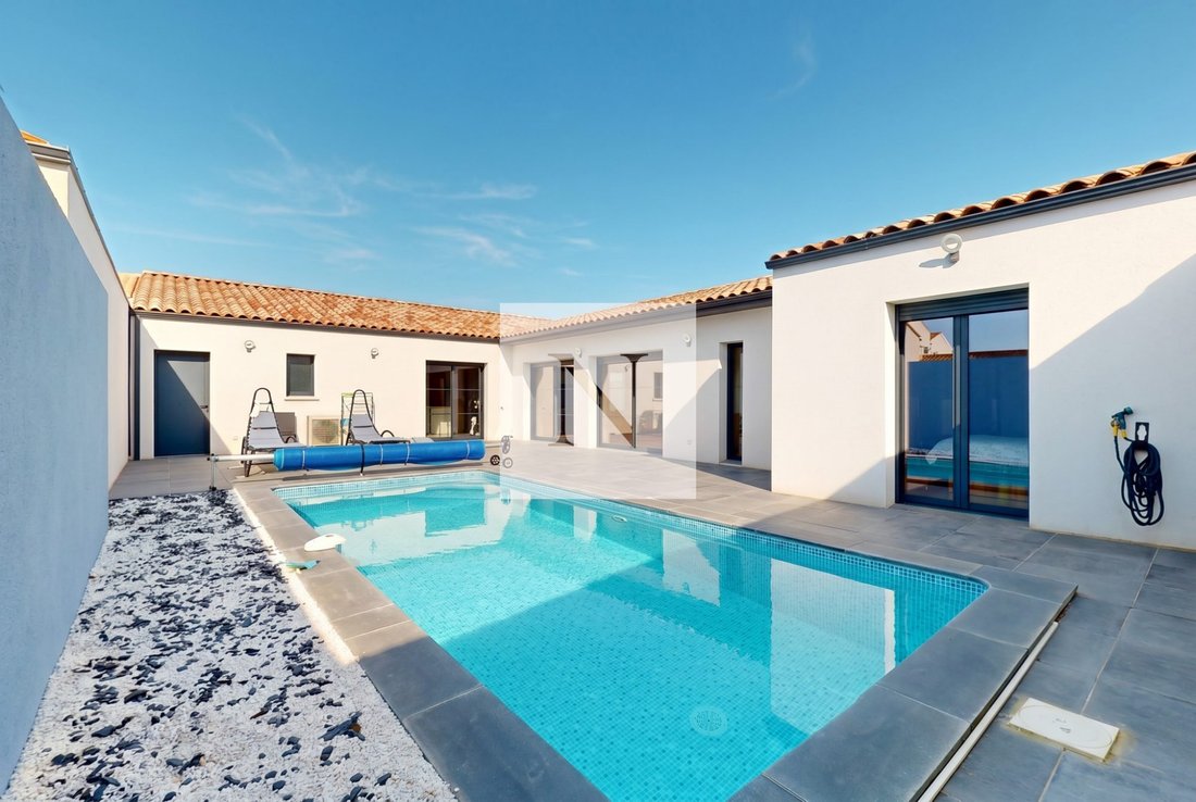 Villa in Dompierre-sur-Mer, Nouvelle-Aquitaine, France 1 - 17362580