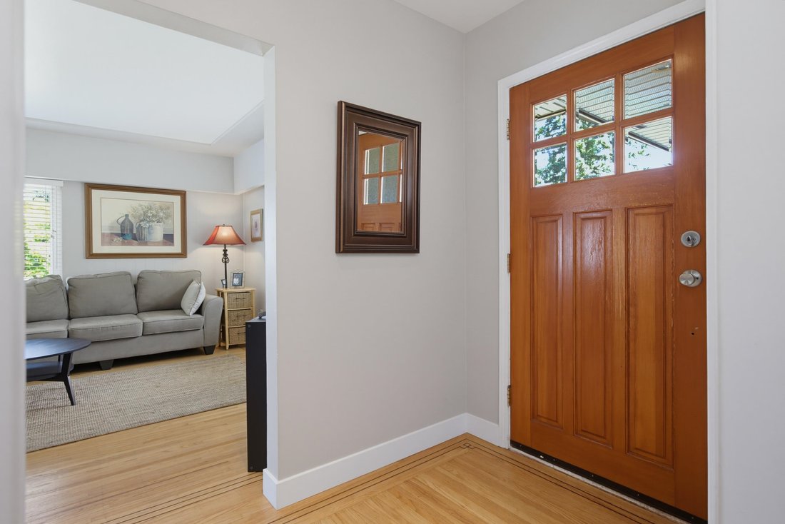 House in Coquitlam, British Columbia, Canada 3 - 18323556