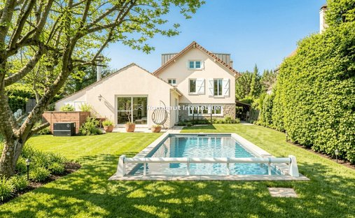 House in Bourg-La Feuillaume Nord, La Celle-Saint-Cloud, France 1
