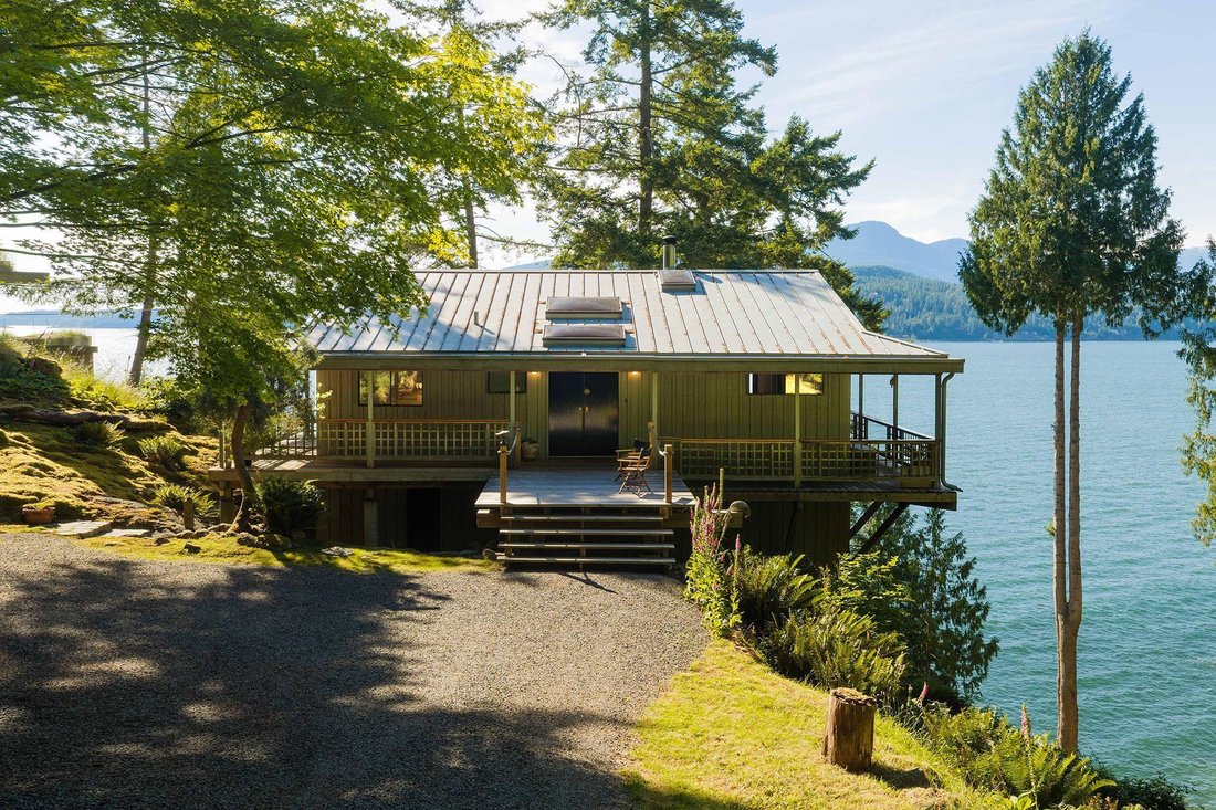 House in Bowen Island, British Columbia, Canada 2 - 18323488