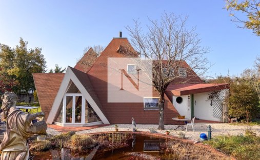 House in Bourg, Aytre, France 1
