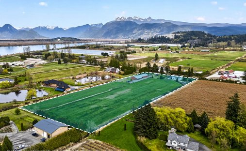 House in Pitt Meadows, British Columbia, Canada 1