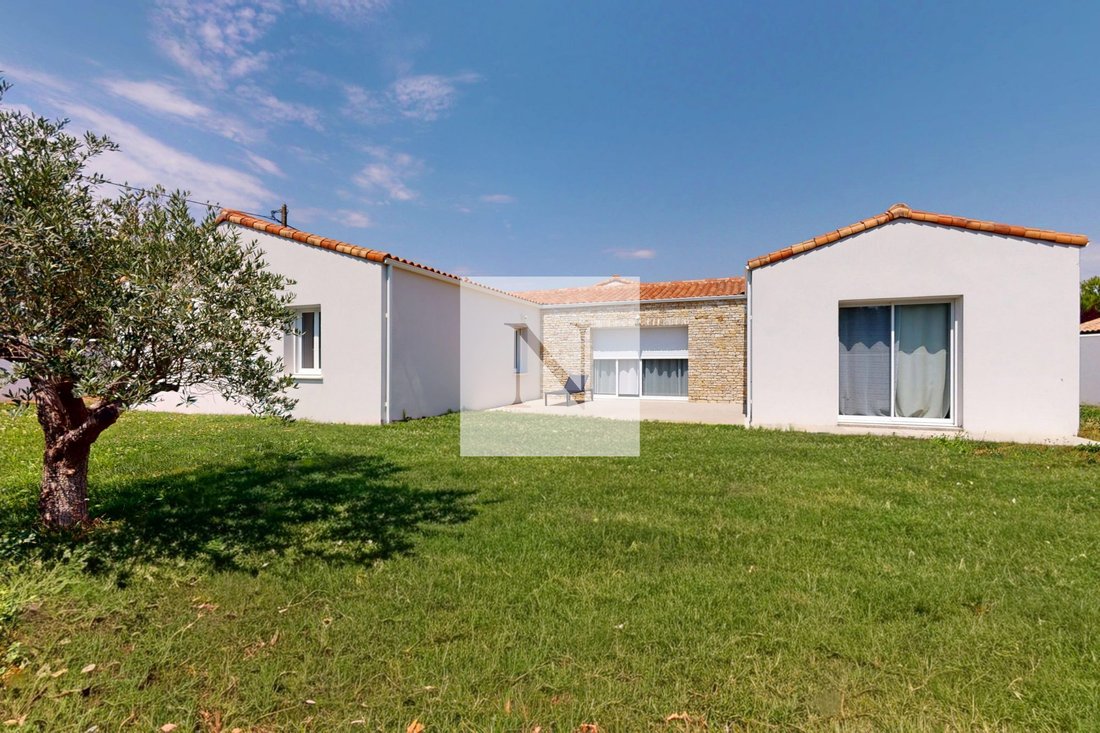 House in Saint-Sauveur-d'Aunis, Nouvelle-Aquitaine, France 2 - 18229289