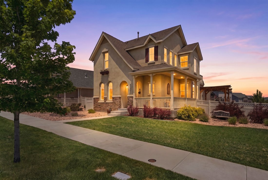 Colorado Springs, Colorado, United States 1 - 18323895