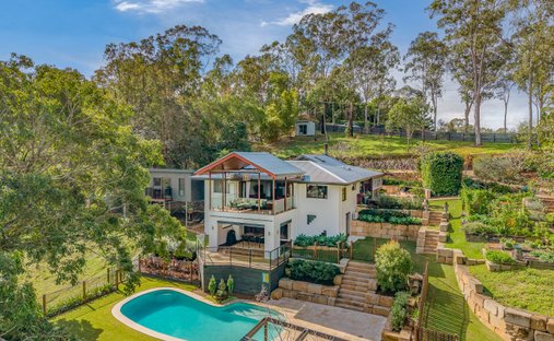House in Brookfield, Queensland, Australia 1