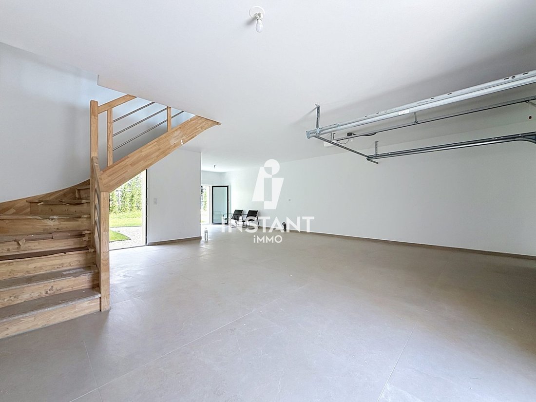 House in Neuilly-Plaisance, Ile-de-France, France 3 - 18323653