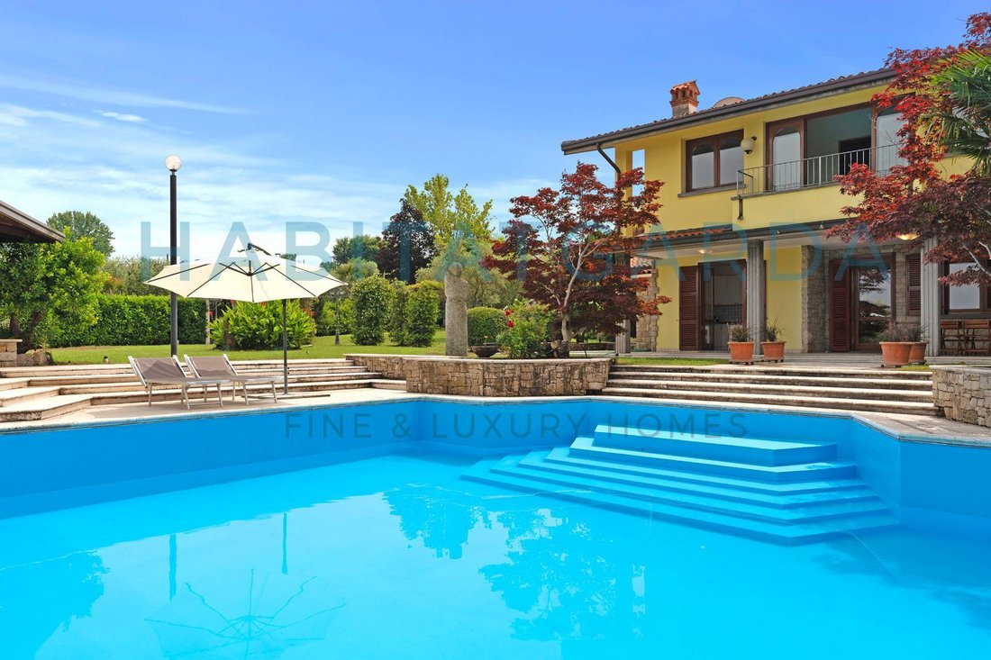 Villa in Manerba del Garda, Lombardy, Italy 2 - 18323455