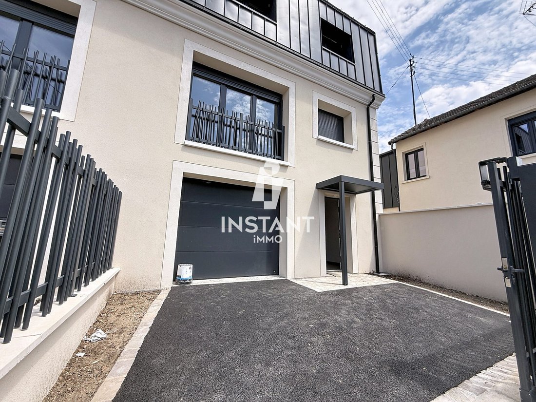 House in Neuilly-Plaisance, Ile-de-France, France 1 - 18323650