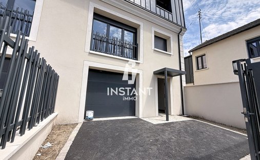 House in Neuilly-Plaisance, Ile-de-France, France 1