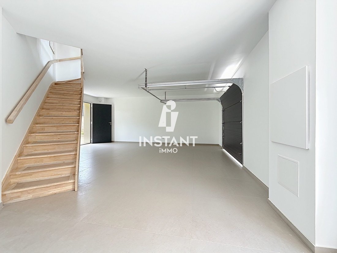 House in Neuilly-Plaisance, Ile-de-France, France 3 - 18323659