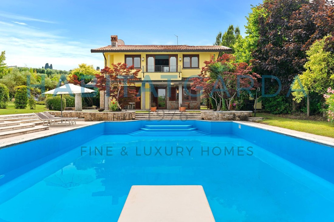 Villa in Manerba del Garda, Lombardy, Italy 1 - 18323455