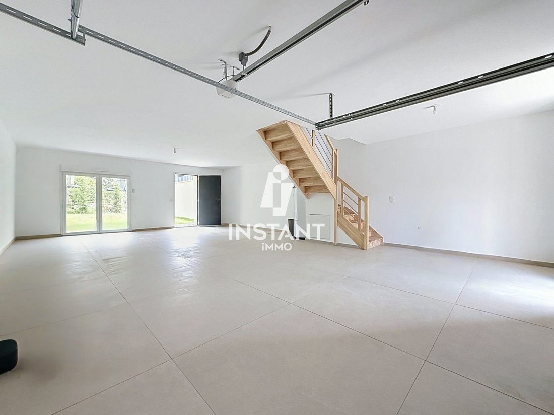 House in Neuilly-Plaisance, Ile-de-France, France 2 - 18323650