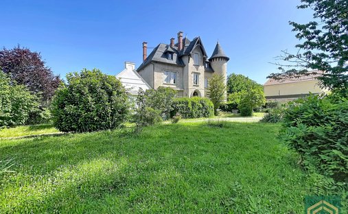 Anwesen in Thiers, Auvergne-Rhone-Alpen, Frankreich 1