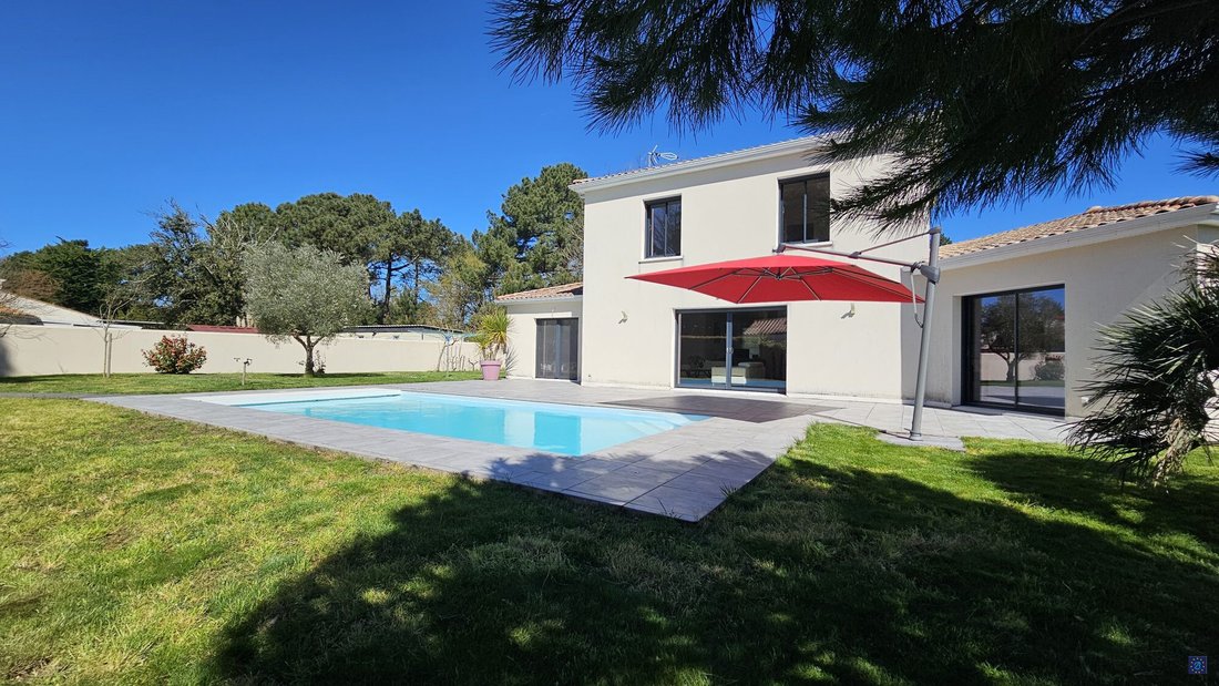 Villa in Les Mathes, Nouvelle-Aquitaine, France 1 - 18323684