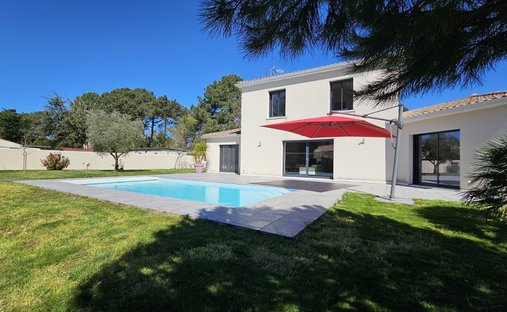 Villa in Les Mathes, Nouvelle-Aquitaine, France 1