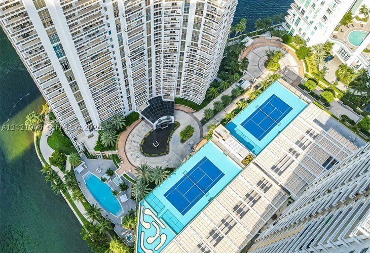 House in Miami, Florida, United States 1 - 17981062