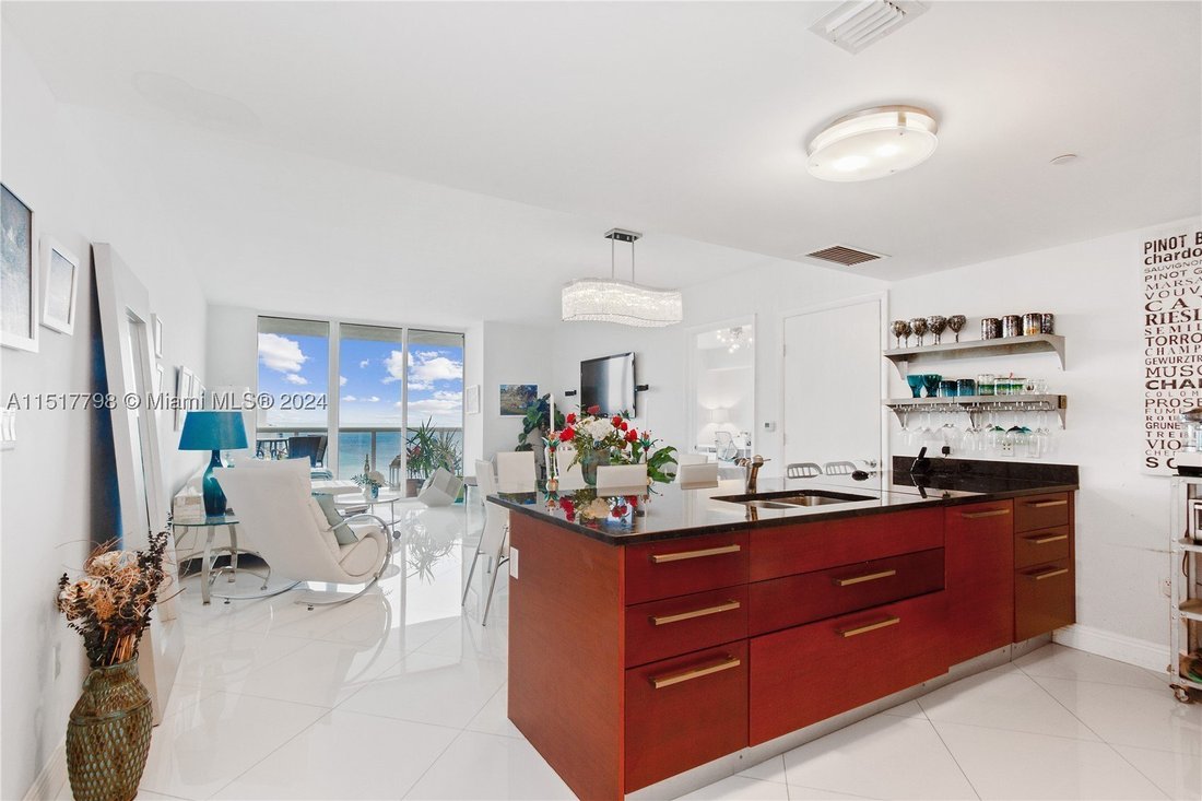 House in Hallandale Beach, Florida, United States 5 - 13760007