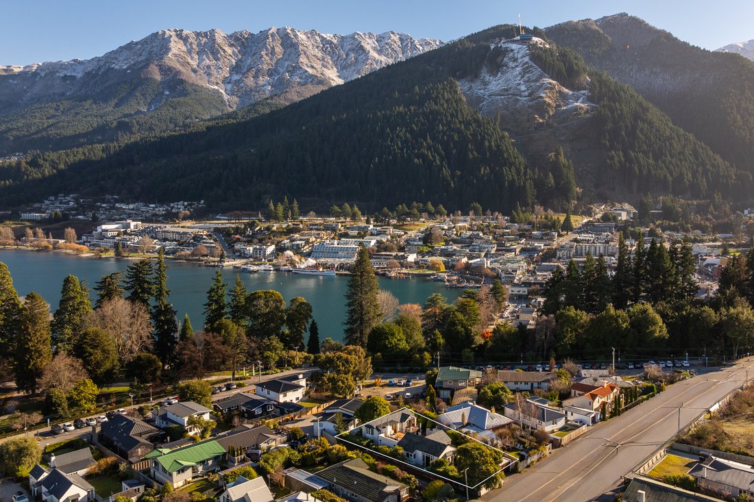 House in Queenstown, Otago, New Zealand 3 - 18323581