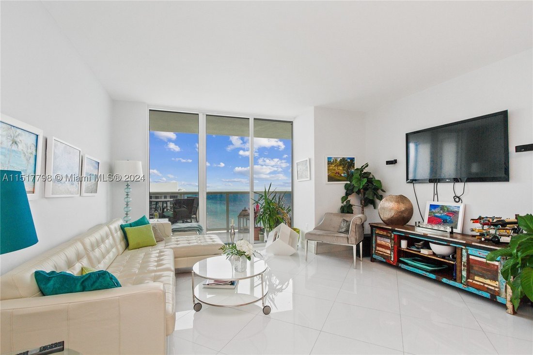 House in Hallandale Beach, Florida, United States 3 - 13760007