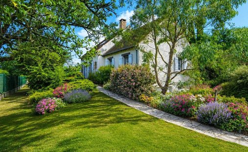 House in Varennes-Jarcy, Ile-de-France, France 1