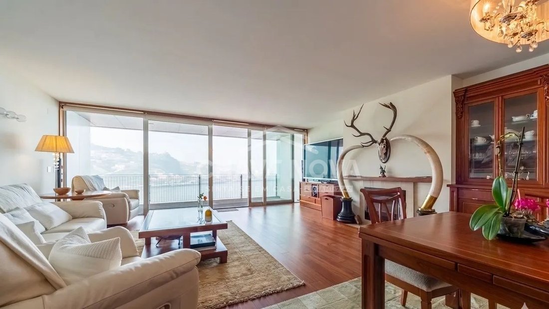 Apartment in Lordelo do Ouro e Massarelos, Porto District, Portugal 1 - 18324753